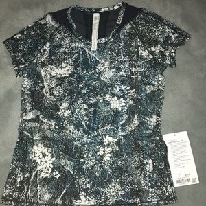 Lululemon Seak The Heat SS (size 4)